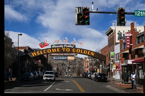 Construction company announces Aurora headquarters, adding 1,700 jobs ...