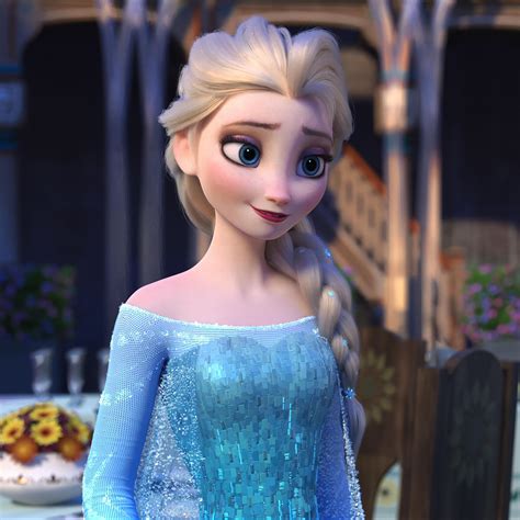 Queen Elsa, a sight to behold - An Elsa a day keep us fans happy : r/Frozen