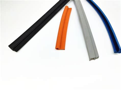 China High Quality EPDM Made Extruded Rubber Seal - China Rubber Seal ...