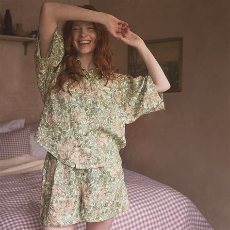 River Wandle Middlemore Linen Women’s Pyjama Shorts Set | Piglet in Bed UK