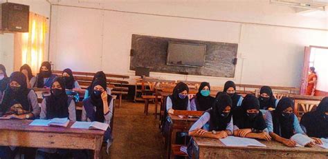 'Saffron Controversy, Not Hijab Controversy': Muslim Women Protest ...