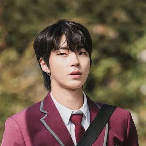 Chat with Han seo jun - text or voice, Enjoy AI Chat Free & Safe