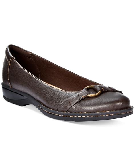 Clarks Collection Women's Pegg Alba Flats in Brown | Lyst