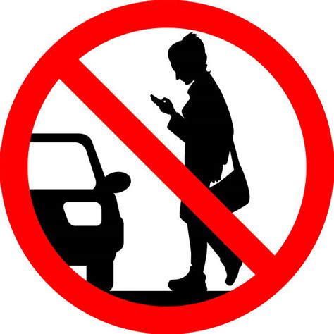 Texting While Walking Accidents 的图像结果