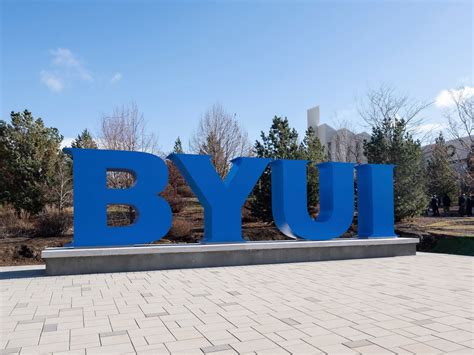 BYU-Idaho unveils big, blue, block-letter BYUI monument on campus ...