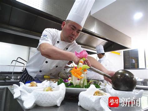 低档原料做出高档菜，扬州举办首届“职工好食堂”厨师技能赛_大厨_选手_创新