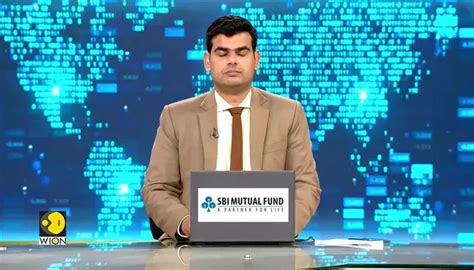 Rupee under stress despite recovery in stocks | RBI moves to calm ...