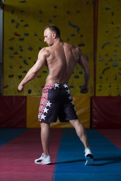 Bodybuilding Flexing 的图像结果