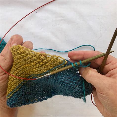 Stitchill Shawl - joining using yarn overs - flutterbyknits.com