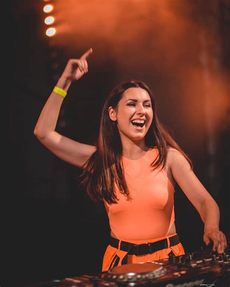 OIP.VxC__uEFS0-FKwbmDPTsiAHaJQ