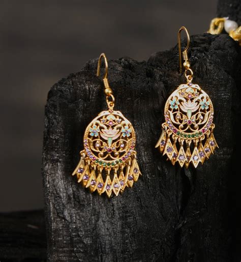 Glisten With Elegance: Totapari Jewellery's Mandakini Earrings