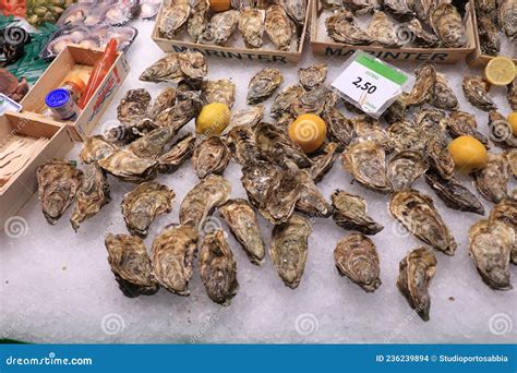 Barcelona, Spain - September 30th 2019: Selection of Oysters on La ...