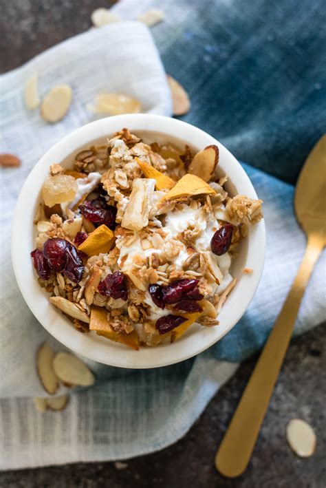 Easy Homemade Granola - Nutritious Eats
