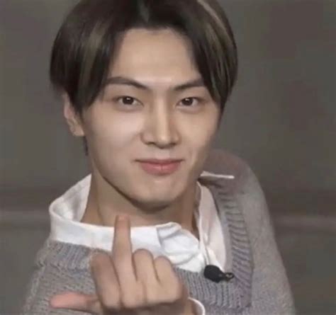 Pin by Lizeth on Jay | Middle finger meme, Middle finger wallpaper ...