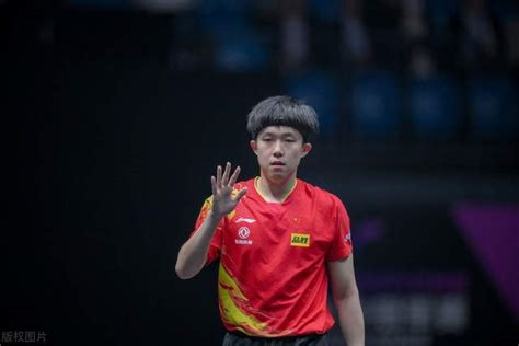 王楚钦获得北京青年五四奖章，第一位00后世界冠军！ - 哔哩哔哩