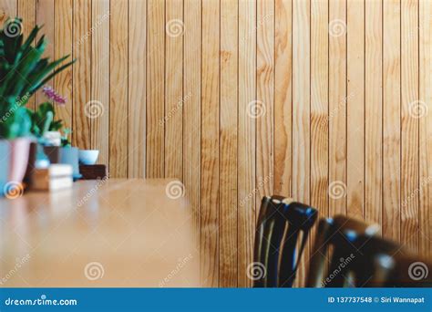 Wood Wall Restaurant 的图像结果