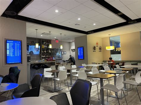 Review: Escape Lounge at Oakland Airport (OAK) - TravelUpdate