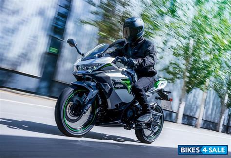 Kawasaki Unveils Electric Motorcycles Z-e1 and Ninja-e1: A Leap Towards ...