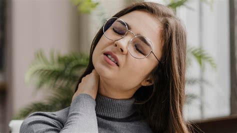 Migraine Neck Pain: A Guide - Nivaan Care - Pain Management