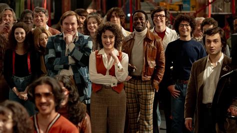 Review: SATURDAY NIGHT is a Fun Dive Into The Chaos of SNL's Debut — GeekTyrant