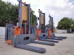 Electric Stacker - Straddle stacker . Manufacturer from Chennai