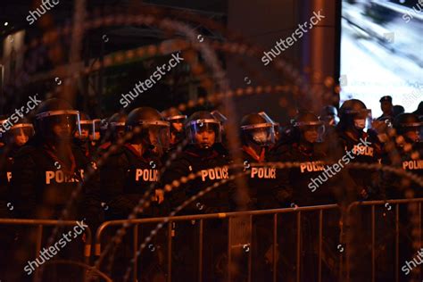 Block the Way 的图像结果