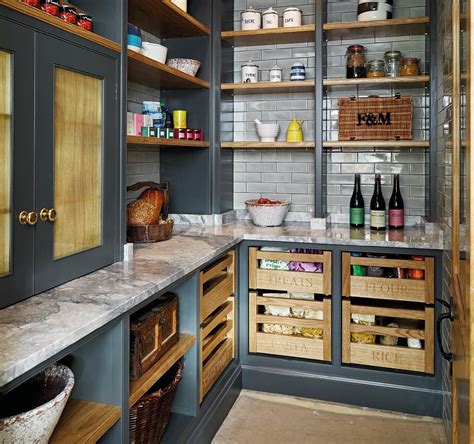 20+ Hidden Small Walk In Pantry Ideas