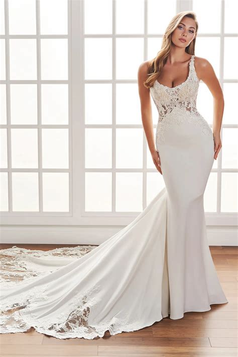 Romantic Sheath Wedding Dress With Scalloped Lace Train Sonia