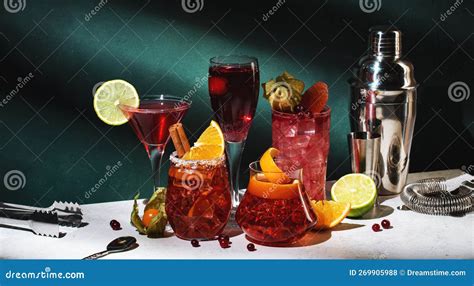 Red Alcoholic Cocktails Set: Kir Royale, Negroni, Boulevardier ...