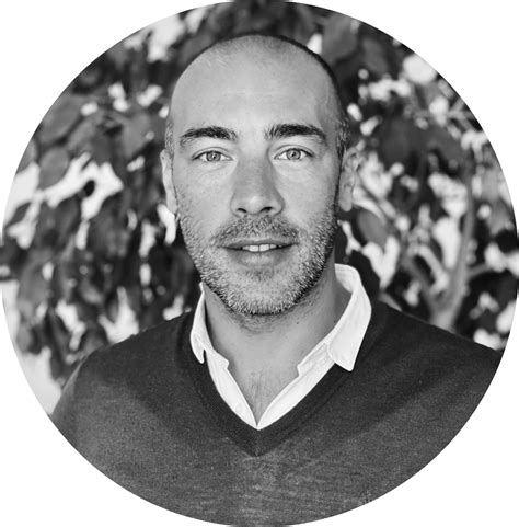 Jonathan LLamas – Medium