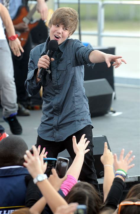 Justin Bieber Biography Age Weight Height Like