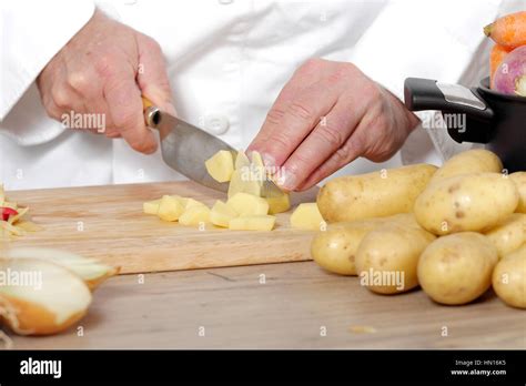 Slicing Potatoes Using a Food Processor 的图像结果