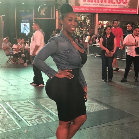 Drake's Date Zmeena Orr Sends A Message To Everyone Hating On Her - NY DJ Live