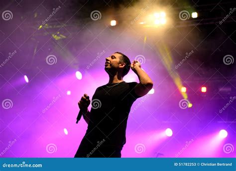 Example Singer/Rapper 的图像结果