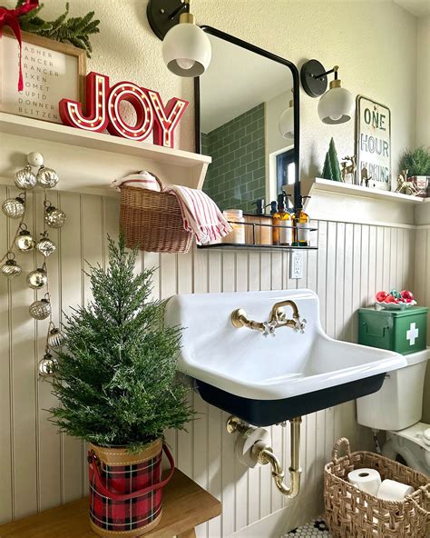 21+ Easy Bathroom Christmas Decor Ideas (2025) - DrExplains