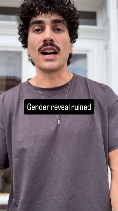 Max Manticof | No one with colored hair is doing okay | Instagram