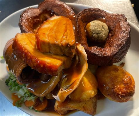 Sunday roast in the forest - The Fighting Cocks Pub