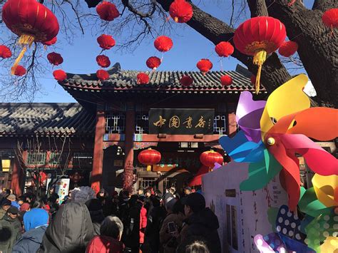2022传统的春节厂甸庙会吸引了北京百姓。老年夫妇，带着孩子的年轻父母，外地游客都来感受浓浓的传统文化_厂甸庙会-评论-去哪儿攻略