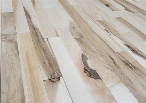 Maple Unfinished Utility Grade Square Edge 25/32" x 1 1/2" x 1'-7'