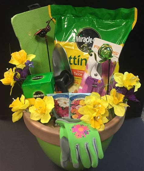 Gardening Raffle Basket | Raffle baskets, Raffle basket, Themed gift ...
