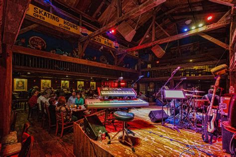 Dosey Doe - Big Barn - Lake Conroe