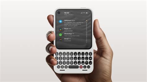 Clicks Keyboard on the Moto Razr Ultra 2025 is a throwback to simpler ...