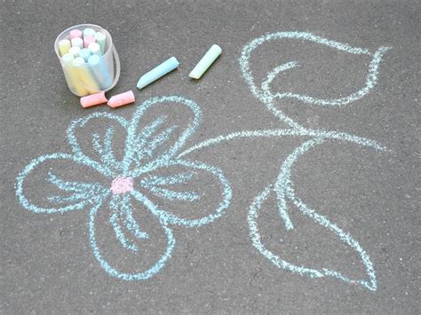 Ideas for Sidewalk Chalk Art - 50 Easy Kids Projects