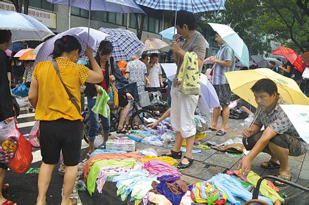 大雨中的露天市场--中国宁波网-新闻中心