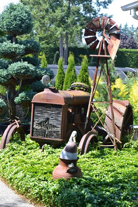 The Outlaw Gardener: Mad Dogs and Englishmen: Visiting Portland Avenue ...