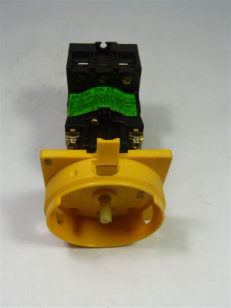 Moeller P1-32/V/SVB Disconnect Switch *Missing | Ubuy India