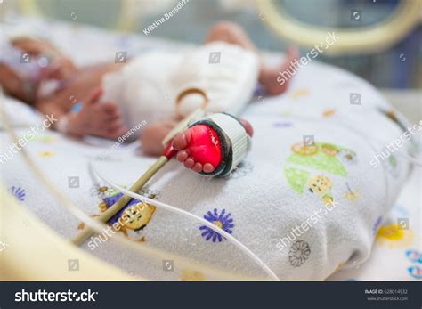 Foot oximetry: Más de 184 fotos de stock con licencia libres de ...