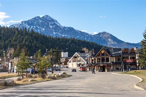 Jasper National Park in Autumn: Where to Stay and Play