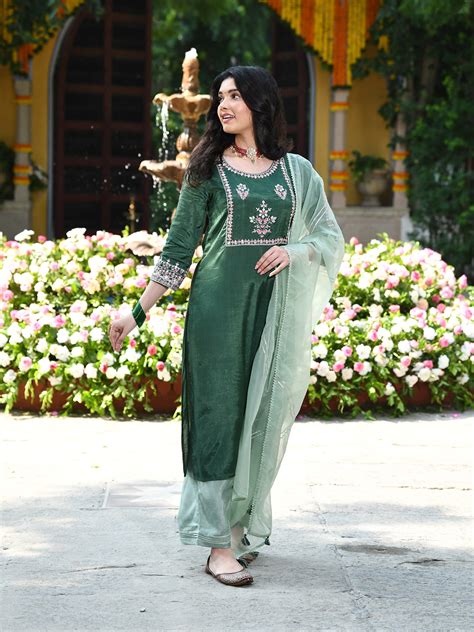 Green Embroidered Kurta Suit Set – Savi India