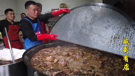 阜阳餐饮界“一霸”，靠一口1.6米大锅，一天收入2万多阜阳 - YouTube